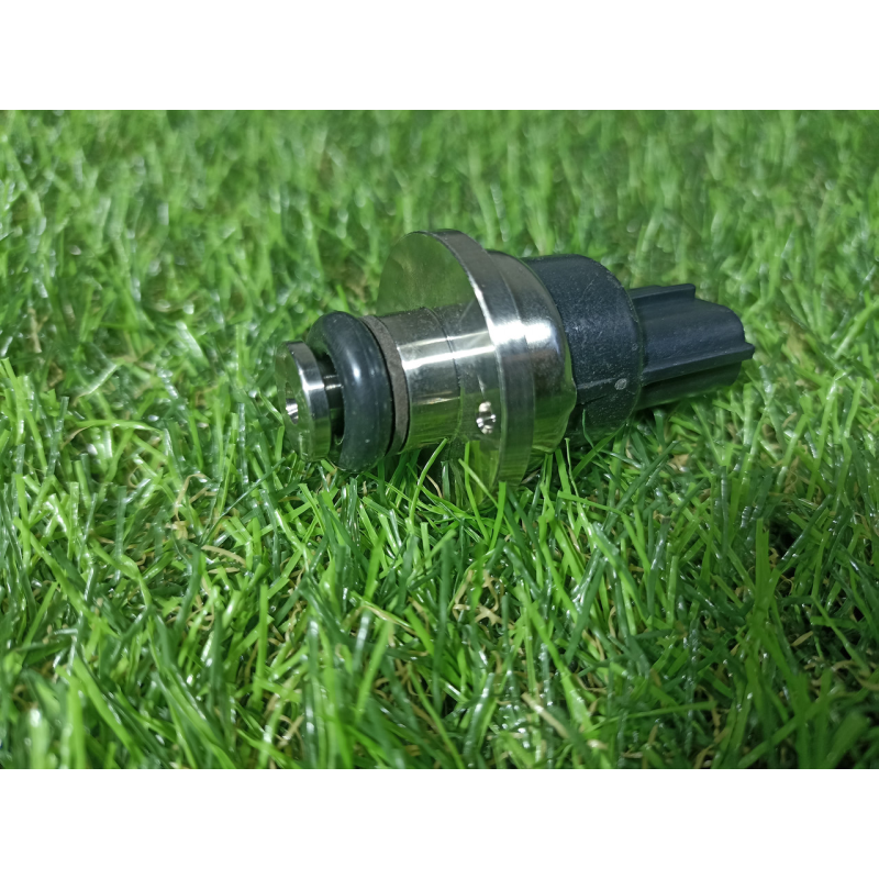 Датчик тиску палива Mitsubishi SPACE WAGON (N9_W N8_W) 1998-2004 ,MD360939 MR560127