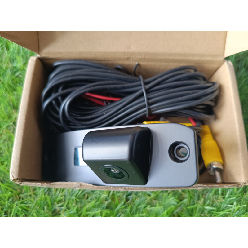 Камера заднього виду + ​​підсвічування номера Kia Sportage 2 Tucson 1 Спортедж туксон