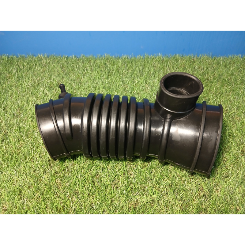 Патрубок повітрозабірника Mitsubishi Pajero Sport 96-09 (паджеро спорт)3.0, MR266308