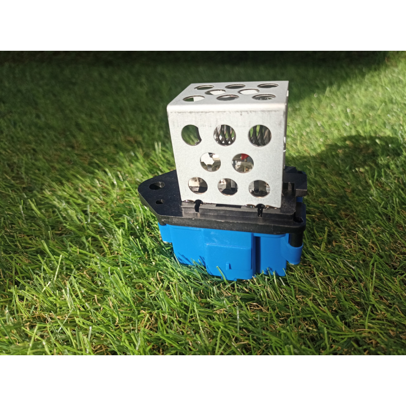 Резистор реостат вентилятора Citroen C4 Peugeot 307 308 Partner 3008 5008 1308CP 9662240180 9673999980 1308C